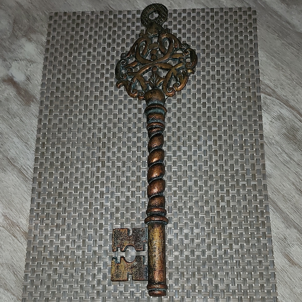 Vintage Cast Iron Ornate Skeleton Key